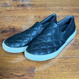 Steve Madden Black Quilted Loafers